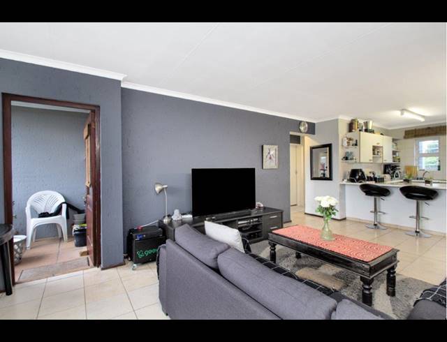 2 BEDROOM APARTMENT FOR SALE IN FOURWAYS GARDENS